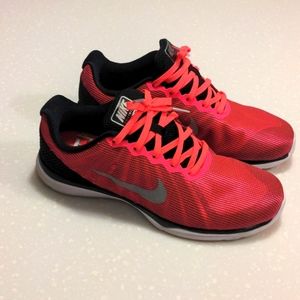 Hot pink NIKE Women’s In Season Tr 6 Size 7.5